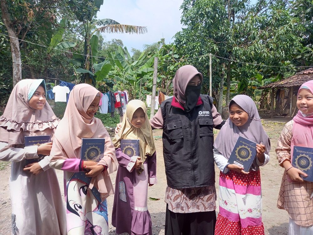PPPA Daarul Qur'an Semarang Bersama BPKH Bagikan Mushaf Qur'an