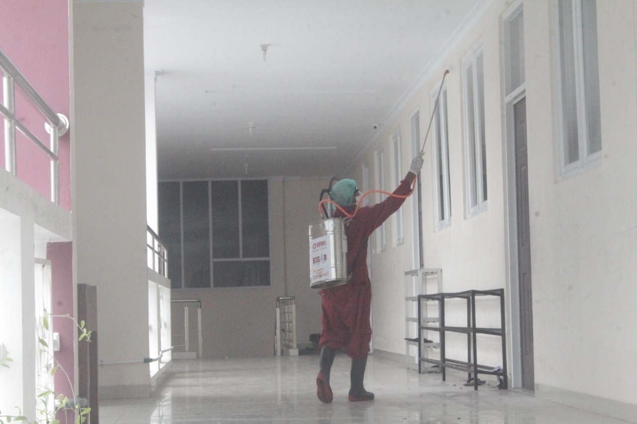 Aksi Penyemprotan Disinfektan Tim SIGAB Semarang Melawan Virus Corona