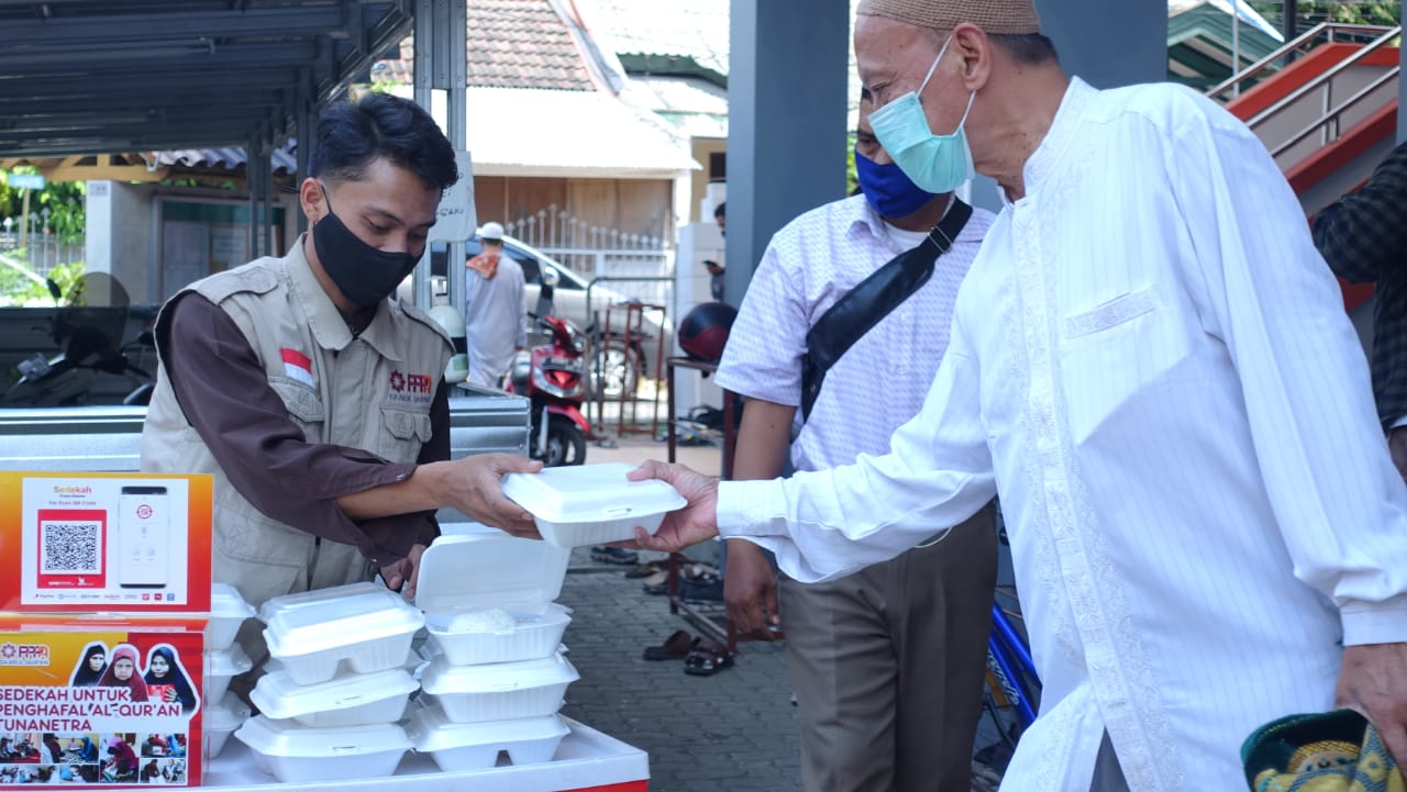 Free Food Friday di Masjid Al-Iâ€™tishom, Kota Bogor