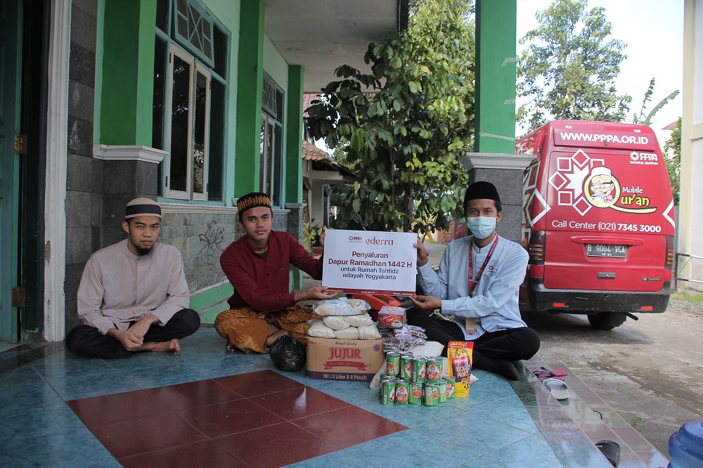 Sedekah Makan Santri, Raih Berkah Unlimited di Bulan Penuh Berkah