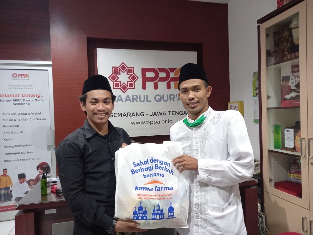 PPPA Daarul Qur'an Semarang dan Kimia Farma Bagikan Ratusan Paket Bingkisan Ramadan