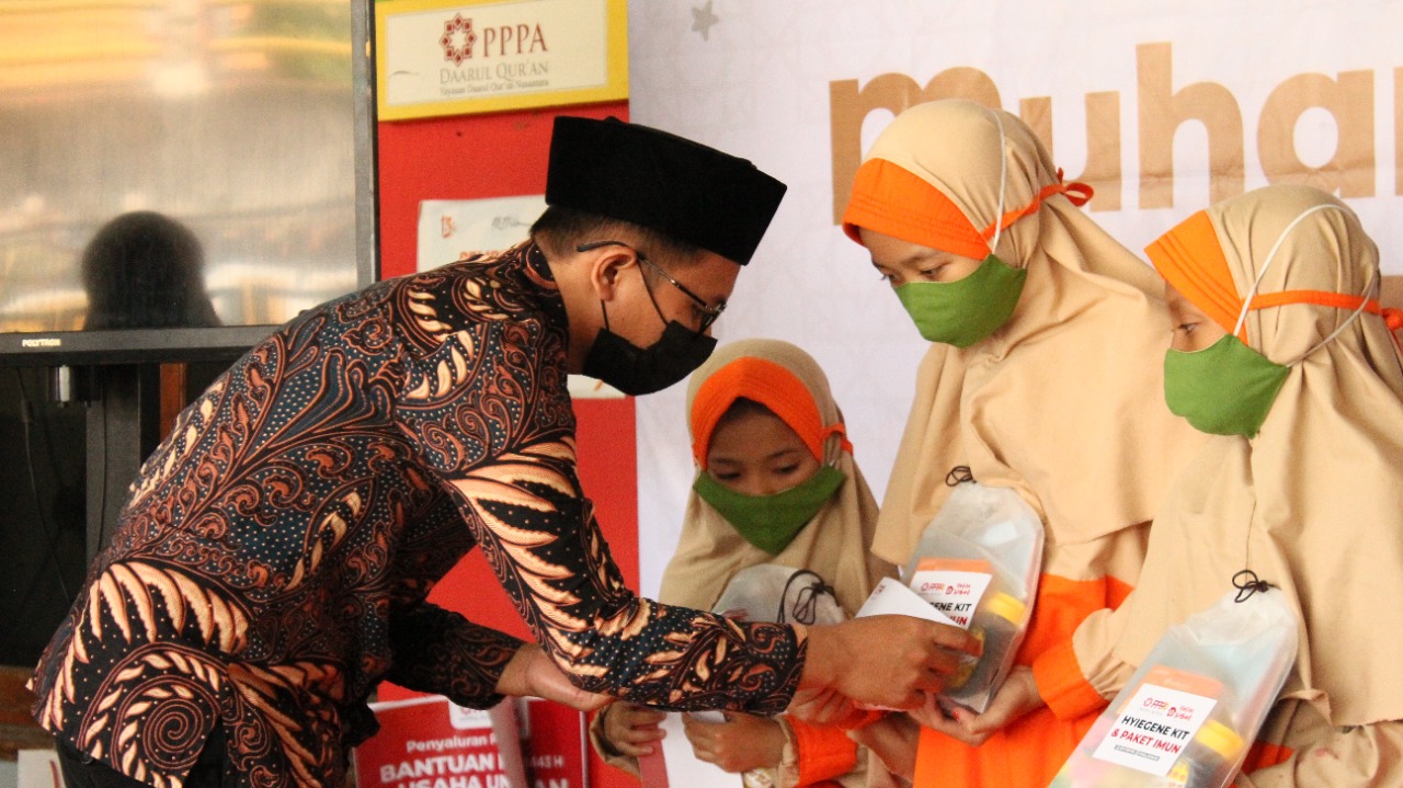 PPPA Daarul Qurâ€™an Semarang Bagikan Paket Imun untuk Santri Yatim