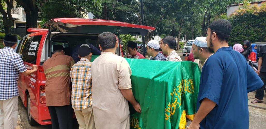 Ambulance PPPA Daarul Quran Antar Ayah Abduh ke Peristirahatan Terakhir
