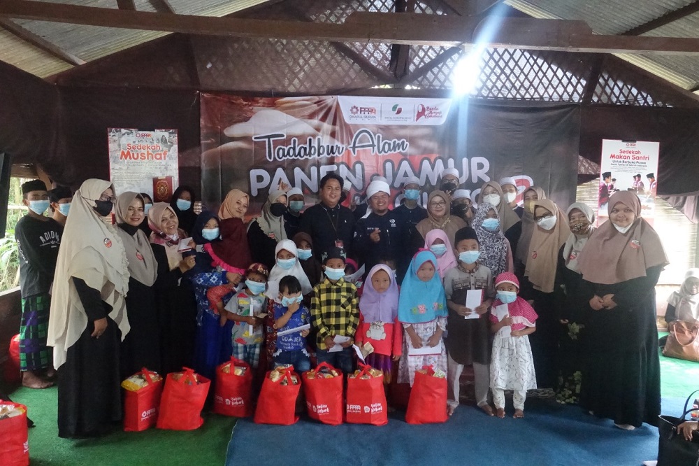 Bunda Mengaji Sukabumi Dan Simpul PPPA Daqu Bogor Salurkan Paket Bingkisan untuk Yatim