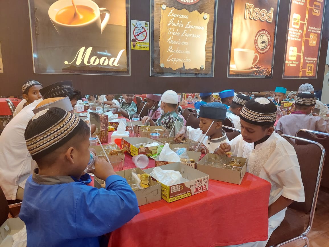 PPPA Daarul Qurâ€™an Medan Berbagi dengan Anak Yatim di Ramadan 1442 H