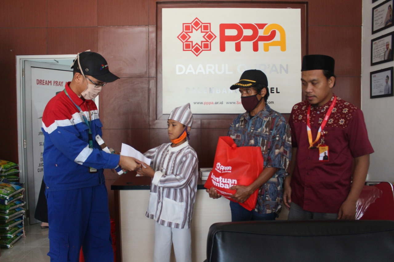 Pertamina Beri Santunan Anak Yatim Binaan PPPA Daarul Qur'an Palembang
