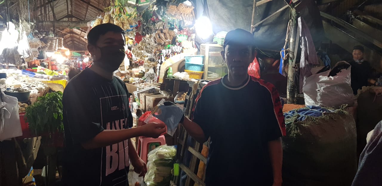 PPPA Daarul Qur'an Galakkan Gerakan Berbagi Masker di Pasar-pasar Tradisional