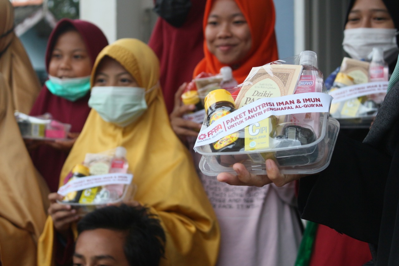 Sambut Hari Gizi, PPPA Daarul Qur'an Palembang Berbagi Paket Nutrisi Iman dan Imun untuk Santri Rumah Tahfidz