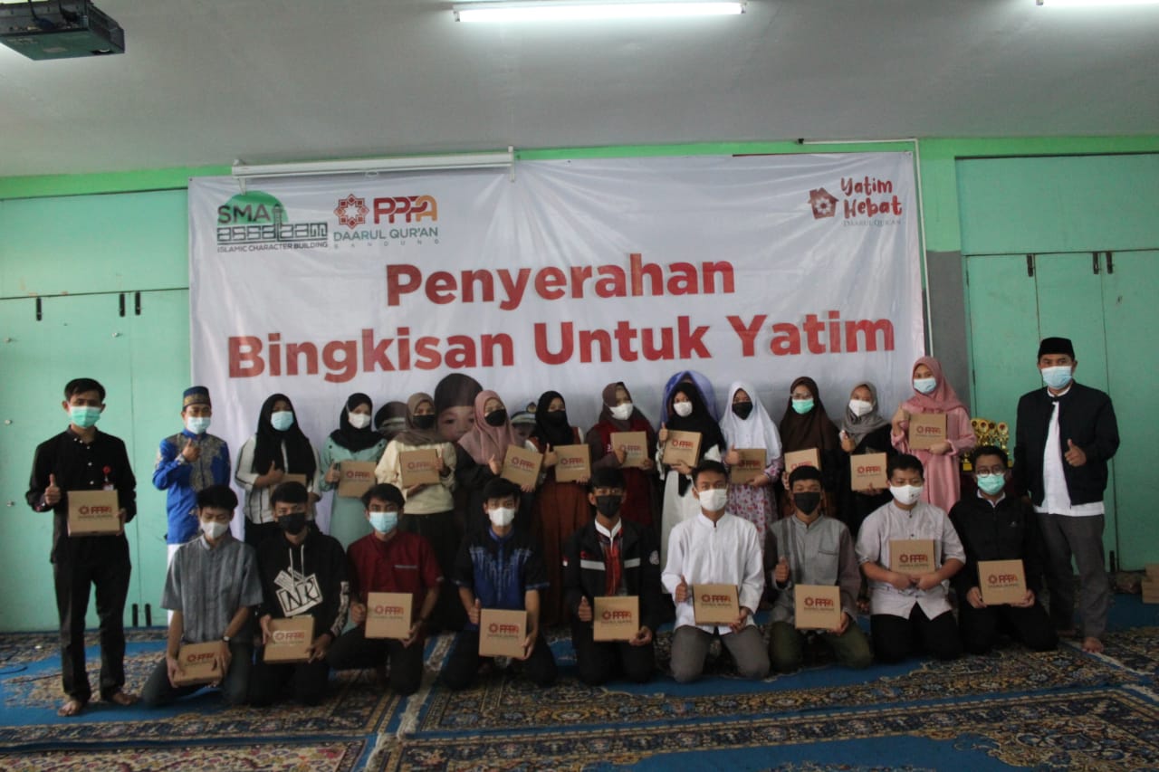 PPPA Daarul Qur'an Bandung Berbagi Paket Yatim di SMA As-Salam Bandung
