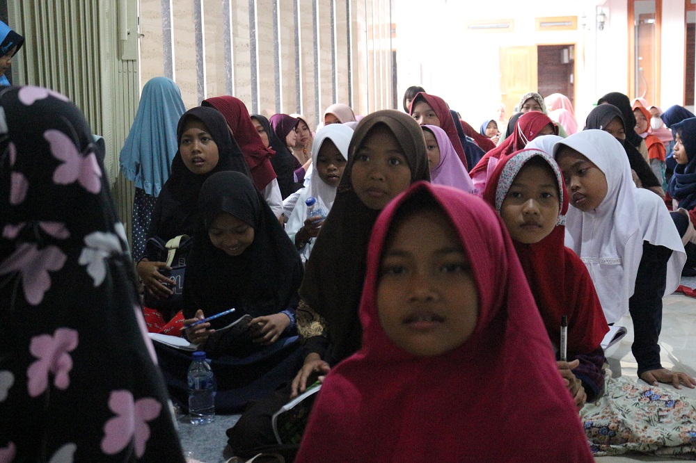 Aksi Mobile Qur'an Perdana Bersama Santri Rumah Tahfidz Ar-Rafi