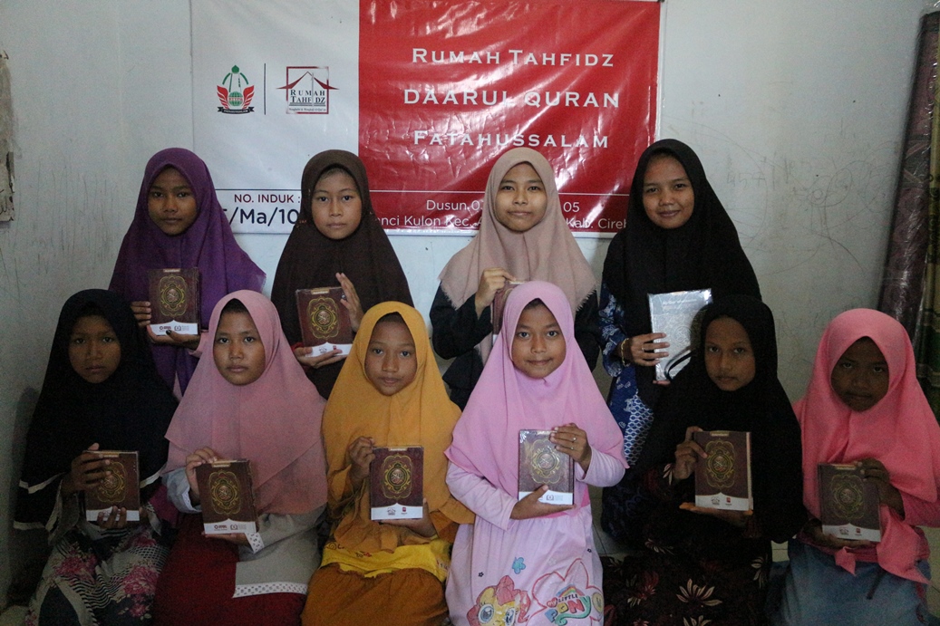 PPPA Daarul Qur'an Cirebon Salurkan Mushaf Qurâ€™an untuk Rumah Tahfidz Fatahussalam