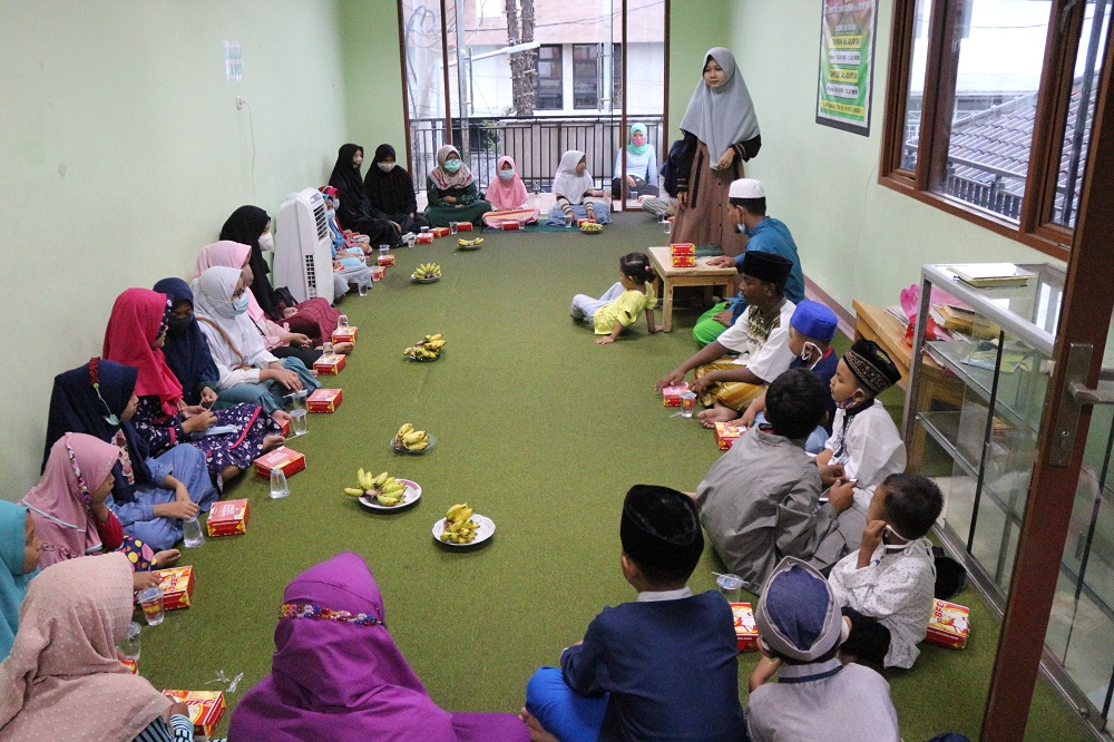 Buka Puasa Bersama Santri Rumah Tahfidz Nurul Ikhlas Kota Cirebon