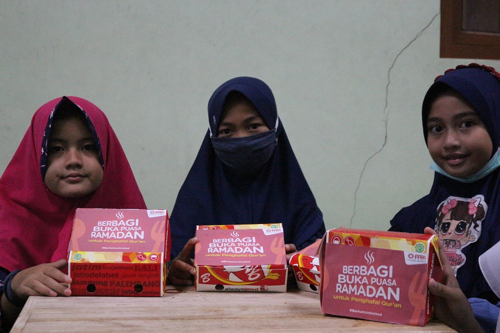 Buka Puasa Bersama Santri Rumah Tahfidz Nurul Ikhlas Kota Cirebon