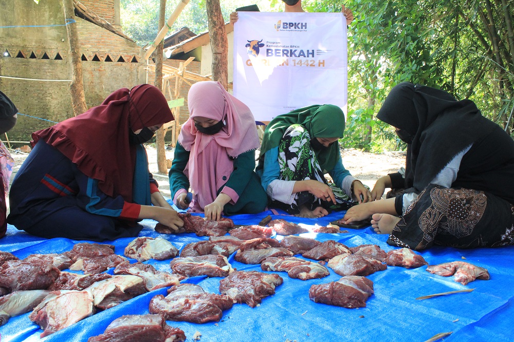 PPPA Daarul Qurâ€™an Semarang Salurkan Daging Qurban dari BPKH kepada Santri dan Masyarakat Sekitar Rumah Tahfidz Nurul Qur'an Grobogan