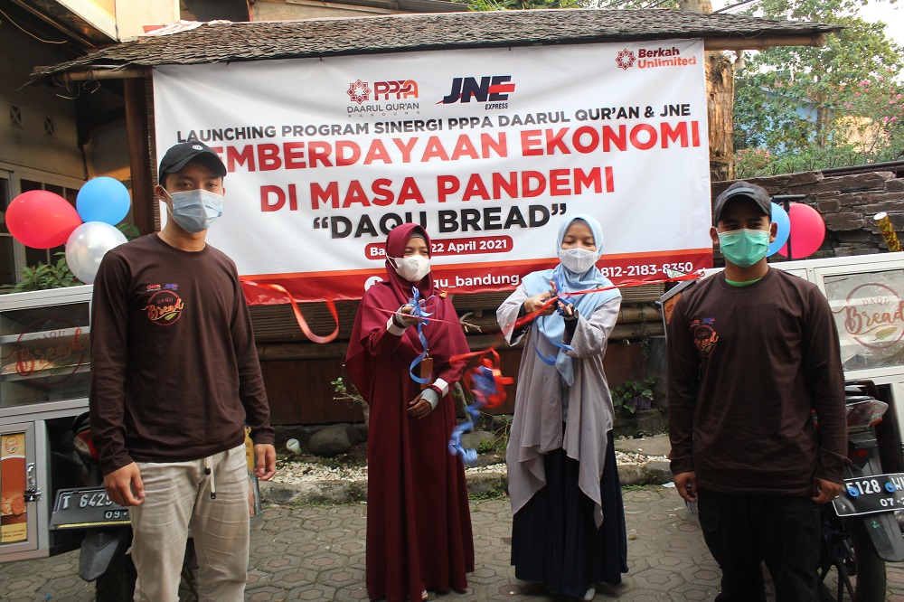 Sinergi Program dengan JNE, PPPA Daarul Qurâ€™an Bandung Resmikan Daqu Bread