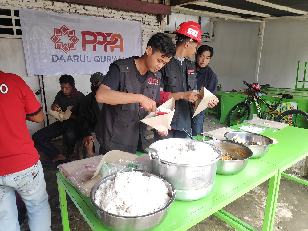 PPPA Daarul Qur'an Makassar Sediakan 1.000 Porsi Makanan untuk Korban Gempa Sulbar Setiap Harinya