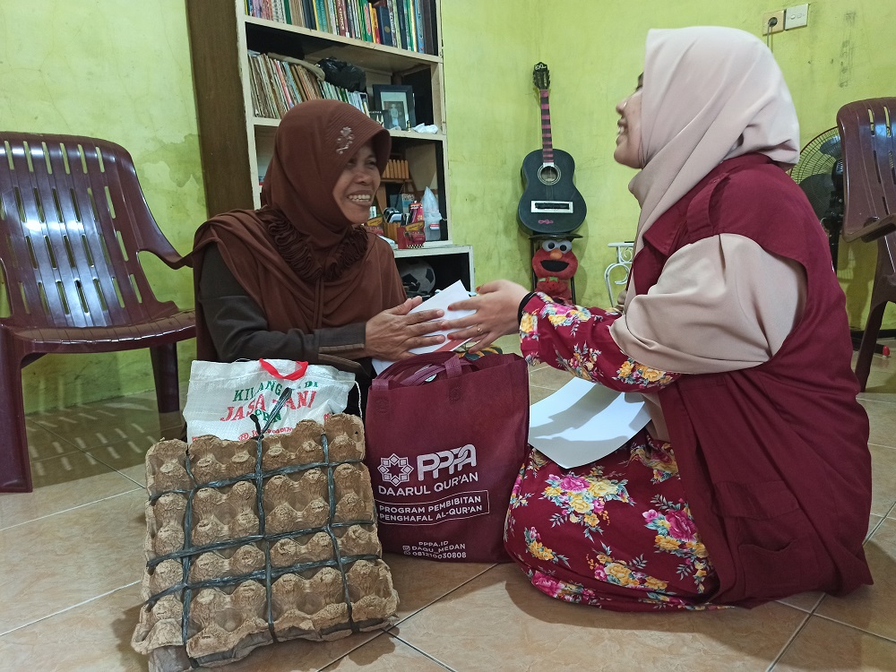 PPPA Daarul Qurâ€™an Medan Salurkan Bingkisan untuk Guru Ngaji