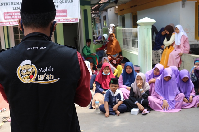Aksi Mobile Qurâ€™an untuk Santri Rumah Tahfidz Lemah Abang