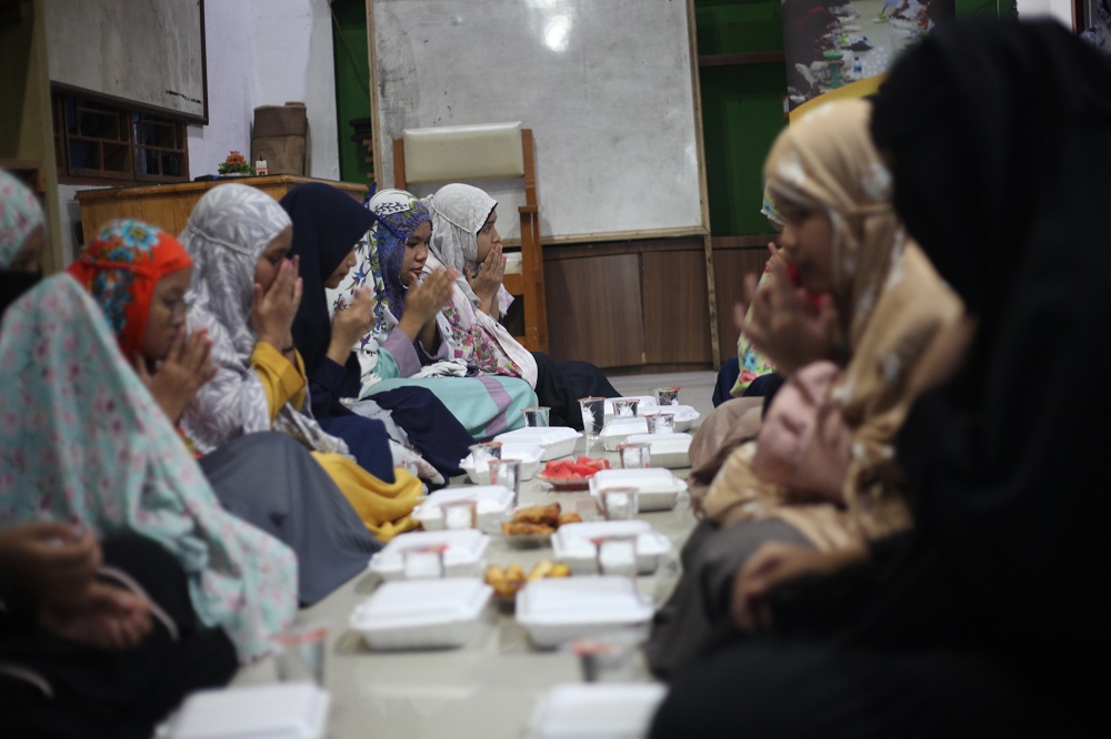Berbuka Bersama Santri Rumah Tahfidz Miftahul Jannah Medan