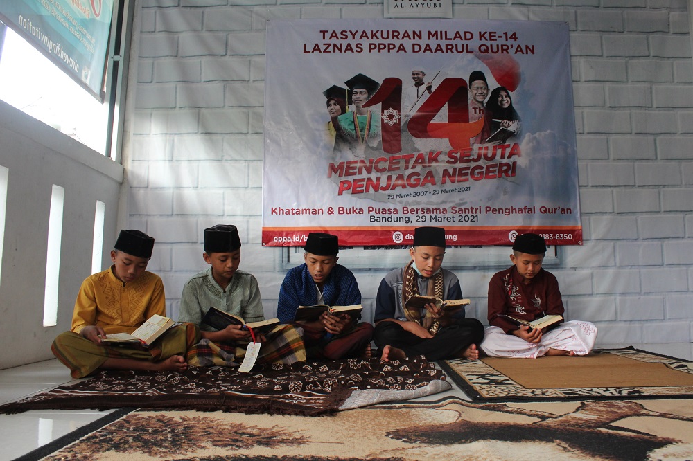 Tasyakuran Milad ke-14 PPPA Daarul Qurâ€™an dan Buka Puasa Bersama Santri Rumah Tahfidz Al-fatih Bandung