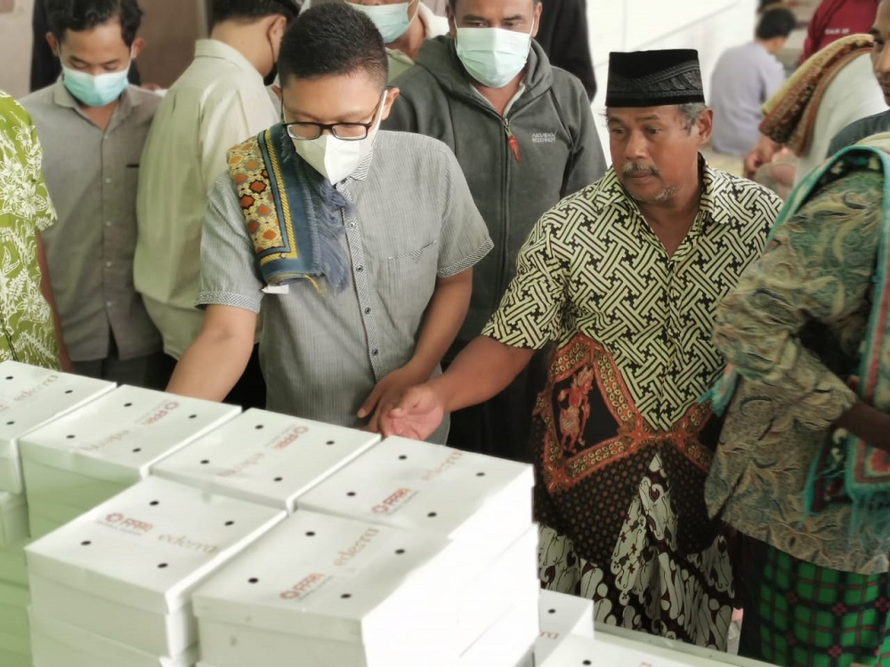 Jum'at Berkah, PPPA Daarul Qur'an Yogyakarta bersama Ederra Indonesia Salurkan Nasi Kotak untuk Jamaah Masjid