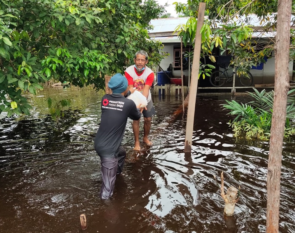 Banjir Terbesar Katingan, PPPA Daarul Qurâ€™an Distribusikan Bantuan