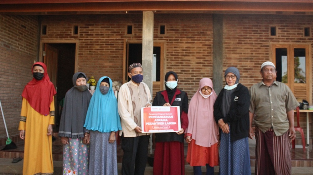 PPPA Daarul Qurâ€™an Semarang Salurkan Bantuan Pembangunan Asrama untuk Pesantren Lansia