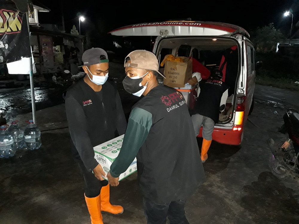 PPPA Daarul Qur'an Salurkan Sembako Hingga Obat-obatan untuk Warga Terdampak Erupsi Gunung Semeru