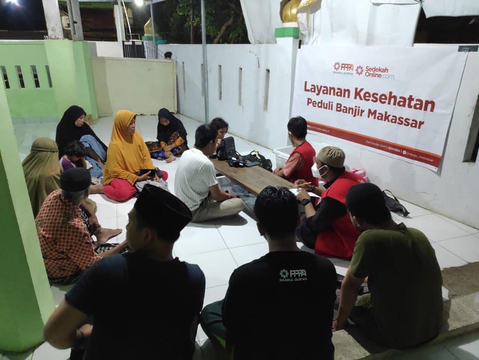 Tim Sigab PPPA Daarul Qur'an Dirikan Dapur Umum dan Layanan Kesehatan untuk Korban Banjir Makassar