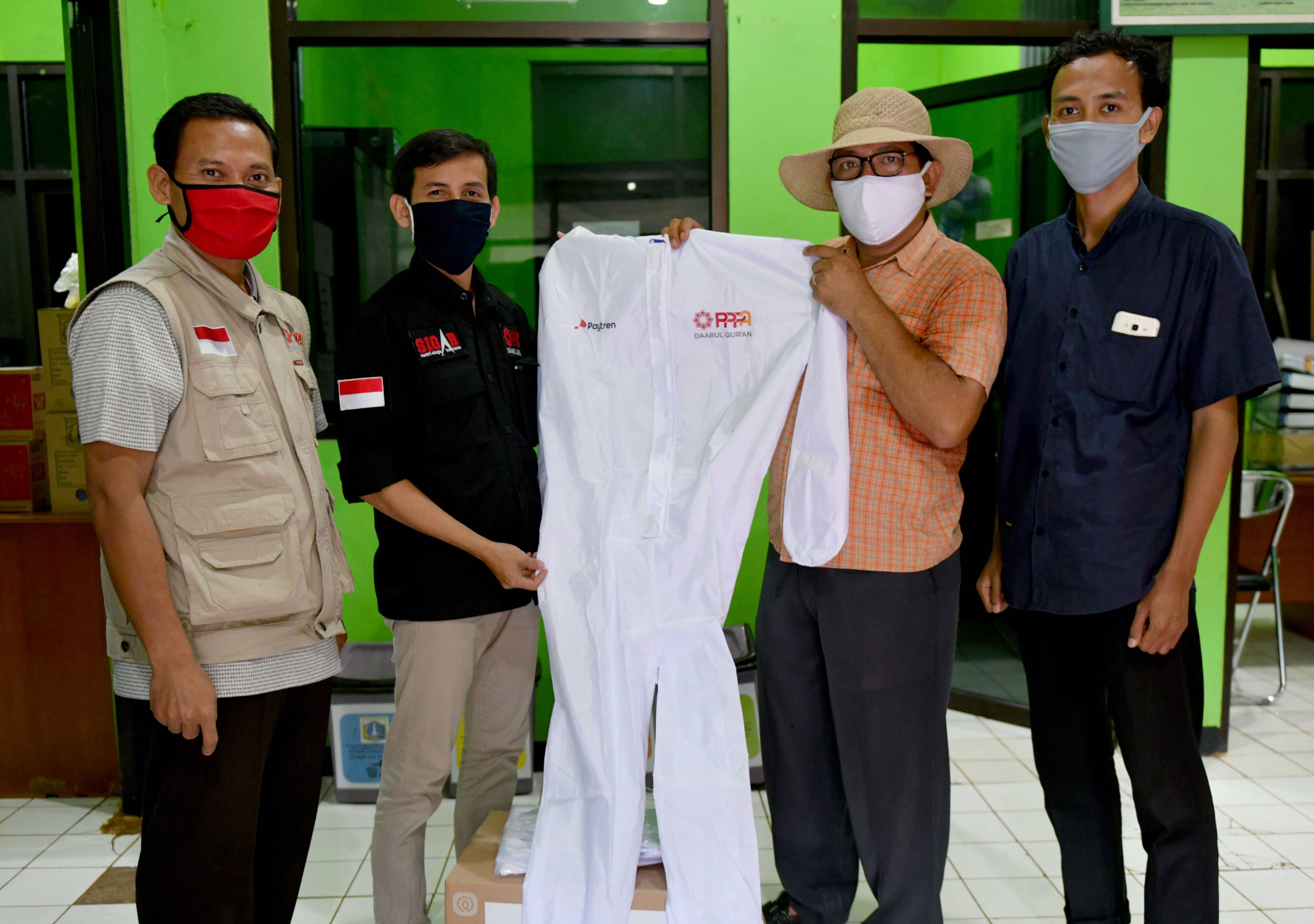 Baju Hazmat Untuk Petugas TPU Pondok Ranggon