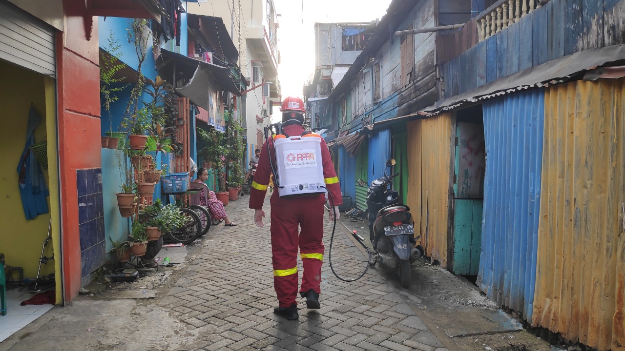 PPPA Daarul Qurâ€™an Semprot Disinfektan Tujuh Lokasi di Kota Makassar