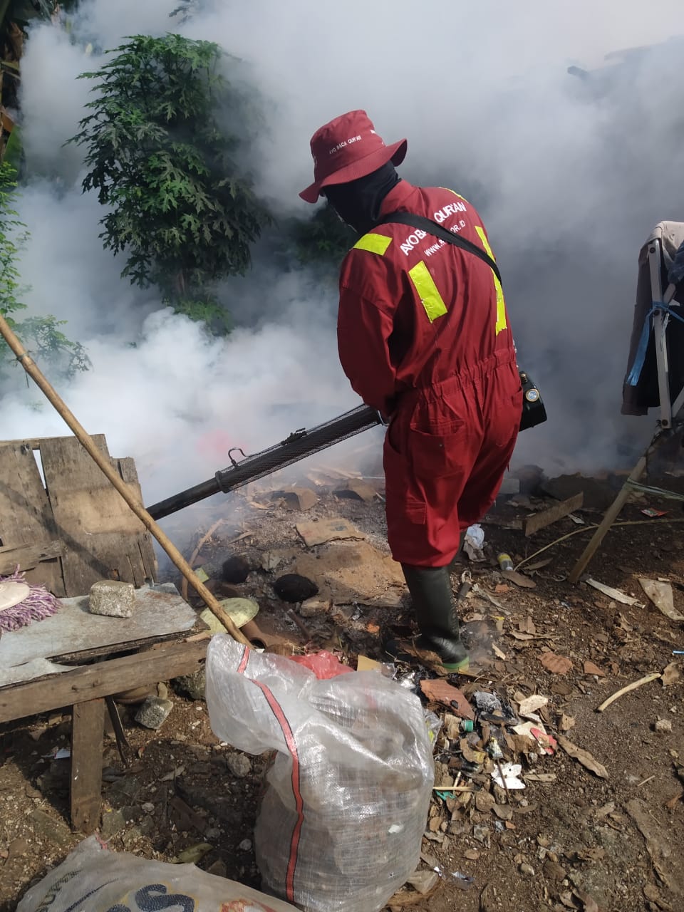 Tim KASIH PPPA Daarul Qurâ€™an Lakukan Fogging untuk Cegah Wabah Chikungunya