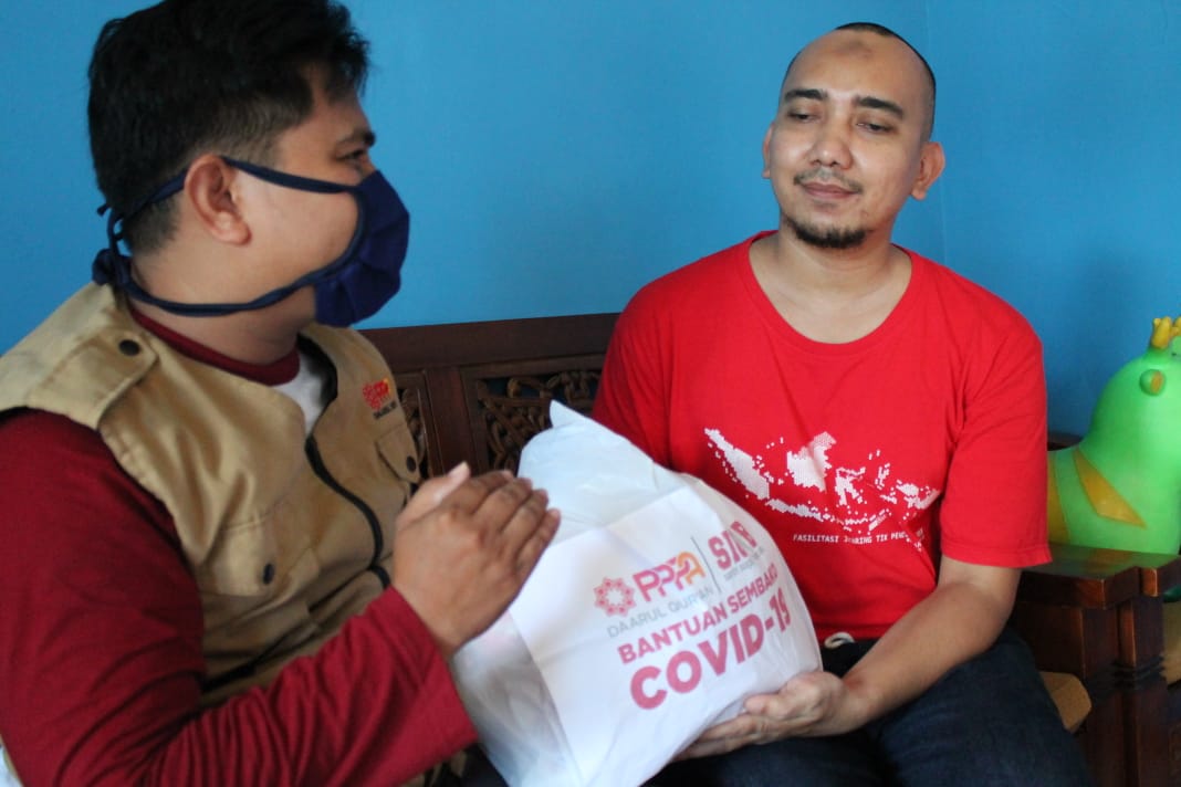 PPPA DAQU Surabaya Distribusi Bantuan Sembako Untuk Tunanetra