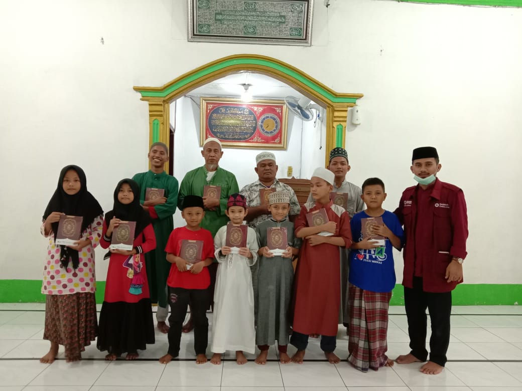 Al-Qurâ€™an Baru untuk Santri di Masjid Al-Wathan