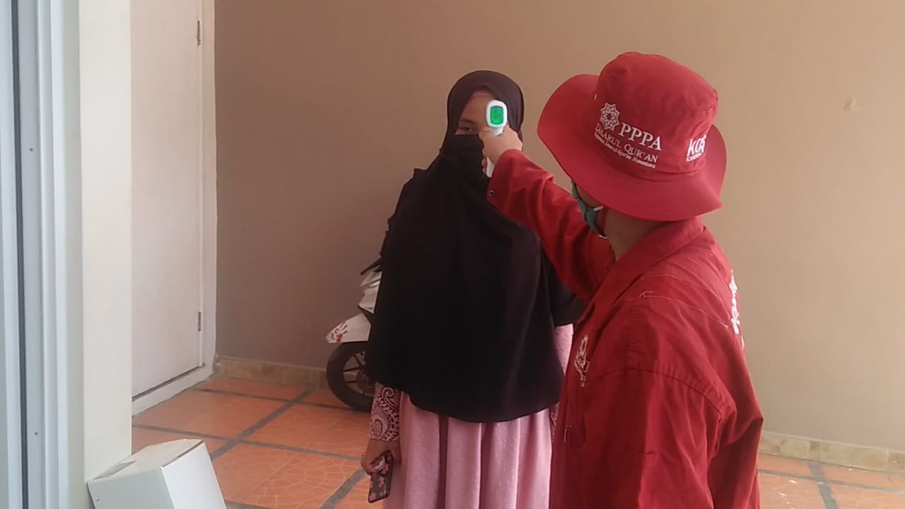 Kembali Beraktivitas, Rumah Tahfidz Daarul Qur'an Putri Surabaya Terapkan Protokol Kesehatan