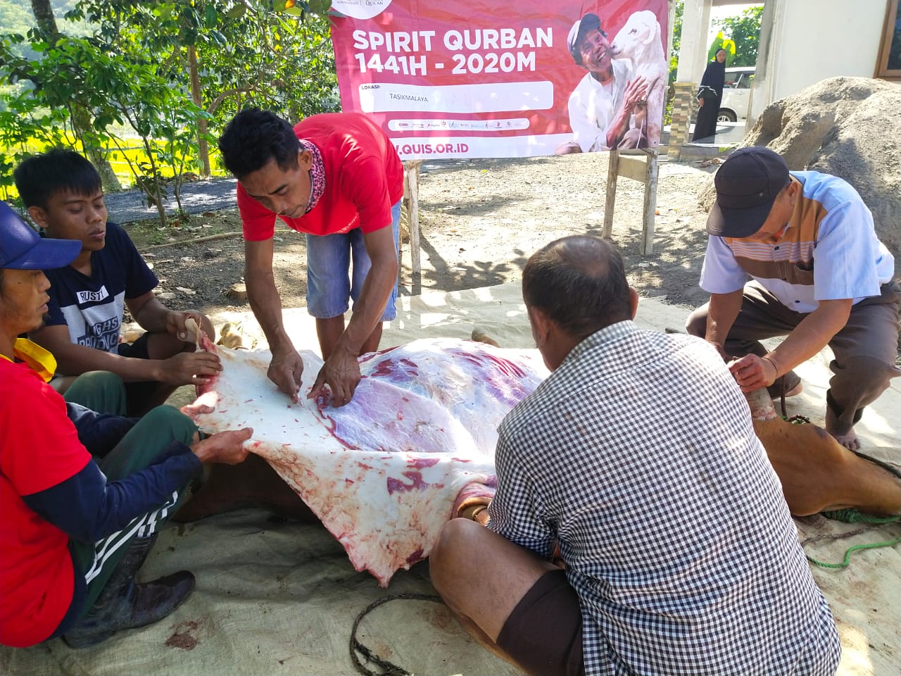 Nikmatnya Berbagi Daging Qurban