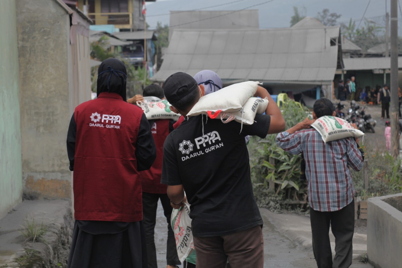 PPPA Daarul Qurâ€™an Medan Dampingi Warga di Kaki Gunung Sinabung