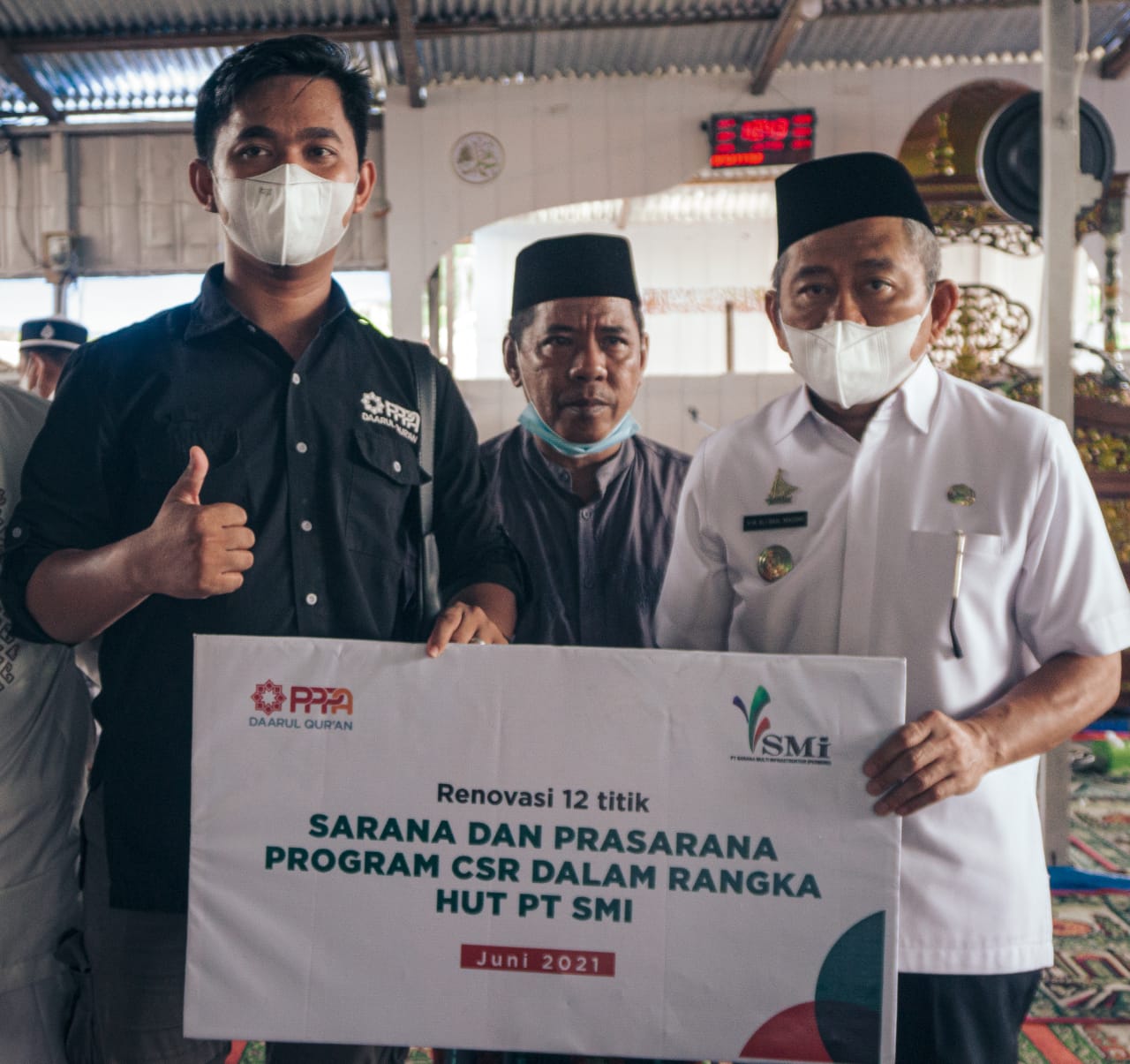 Penyerahan Secara Simbolis Bantuan Renovasi 12 Titik Sarana Ibadah dan Sekolah dari PT. SMI Persero dan PPPA Daarul Qur'an