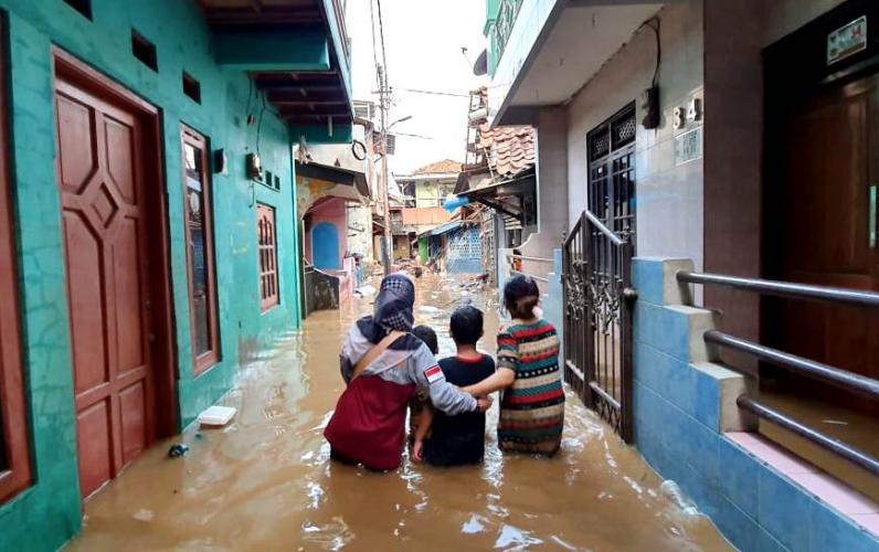 Tembus Banjir, SIGAB Salurkan Bantuan di Jakarta Timur
