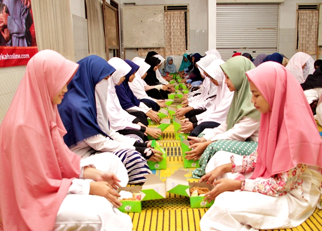 Berbuka Bersama Penghafal Al-Qur'an di Yogyakarta