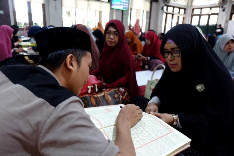 Ratusan Ibu-Ibu Antusias Ikut Kajian Muslimah Daqu di Bogor