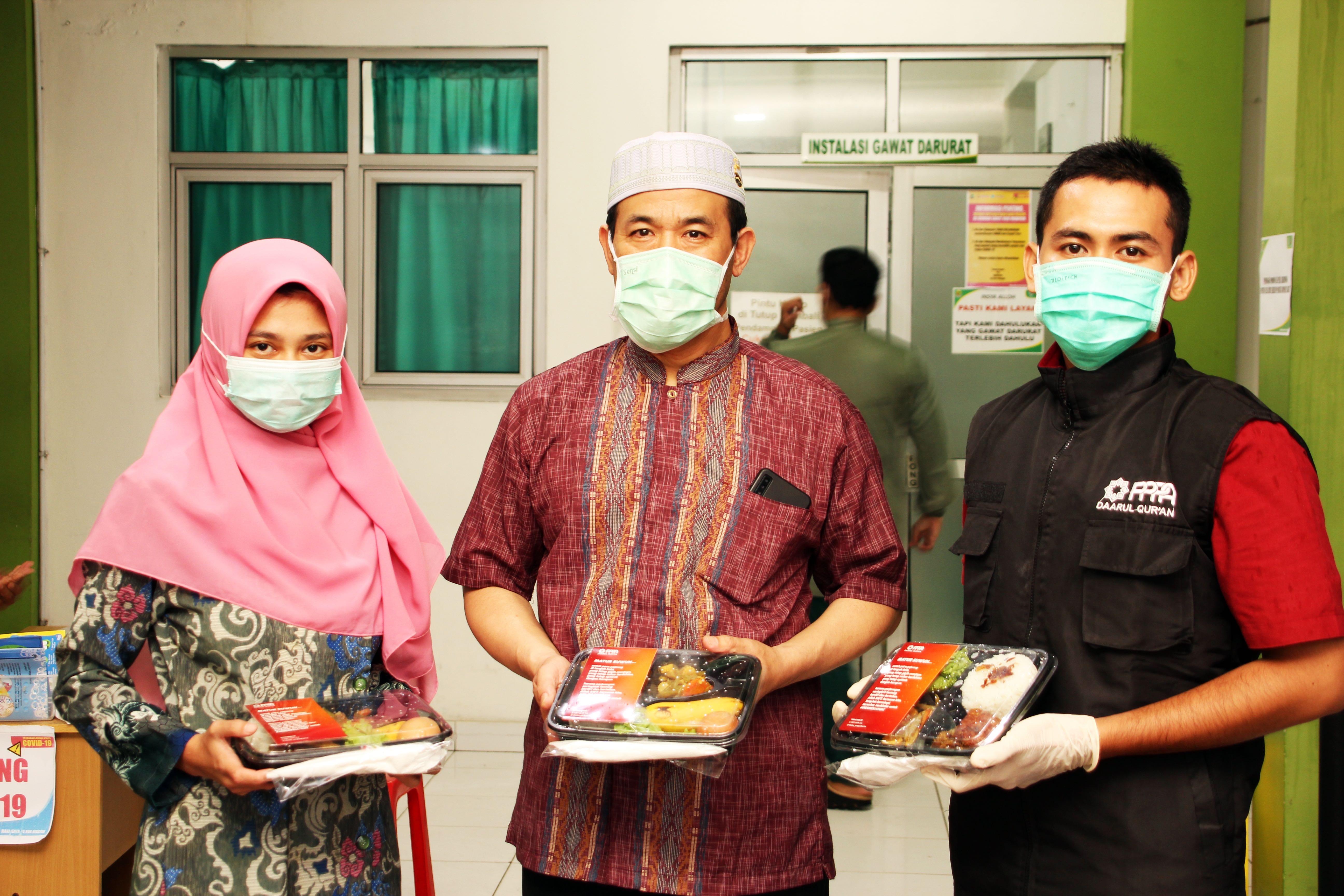 PPPA Daarul Qurâ€™an Yogyakarta Salurkan Makanan Siap Santap Bagi Tenaga Medis