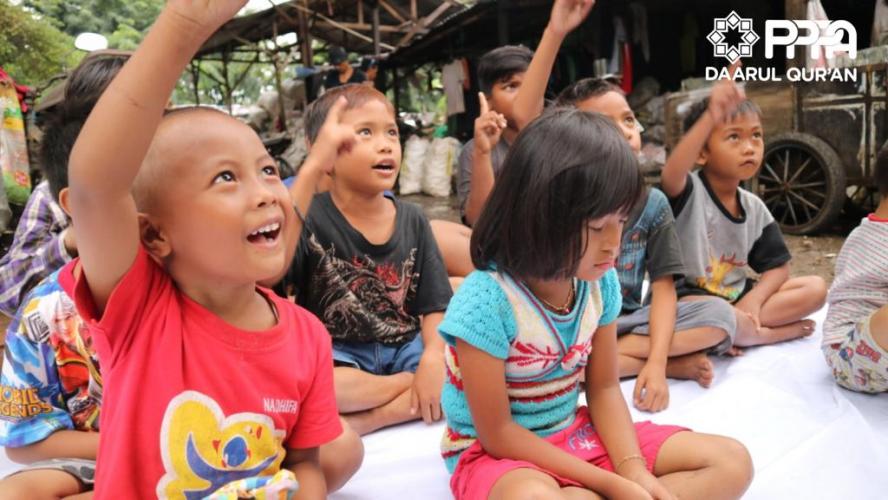 Keceriaan Anak-anak Kampung Pemulung Jurang Mangu