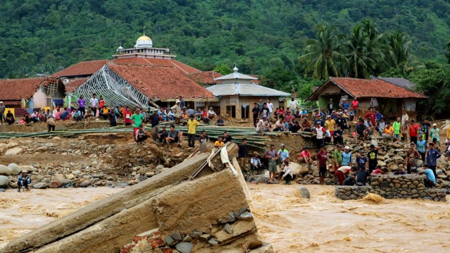 Sebuah Musala Tetap Berdiri Kokoh Meski Diterjang Banjir Bandang