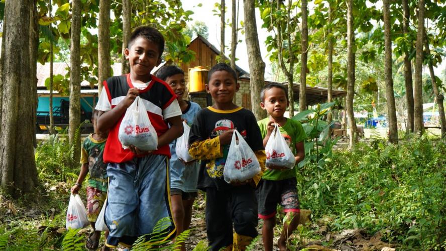 Keceriaan Anak-anak Pulau Buru
