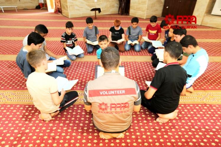 Santri Gaza Gunakan Libur Sekolah untuk Memperbanyak Hafalan Al-Qur'an