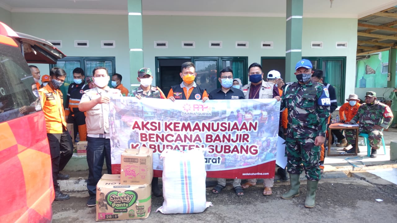Distribusi Bantuan Logistik untuk Penyintas Banjir di Subang