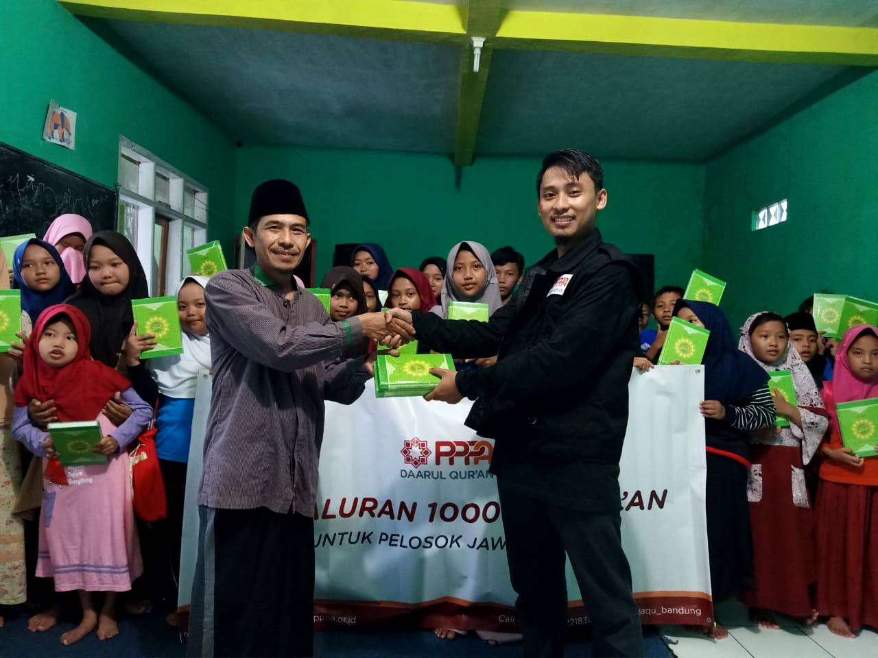Tebar 1.000 Al-Qur'an untuk Santri Pelosok Jawa Barat