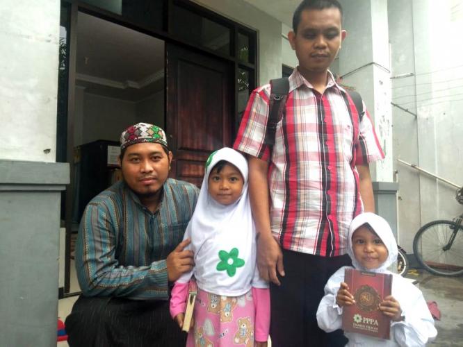 Perjuangan Seorang Tunanetra yang Mengantarkan Anak-Anaknya Menjadi Hafizah
